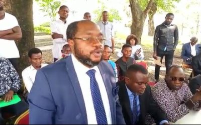 Martin Fayulu et J. Kabila main dans la main dans la rue